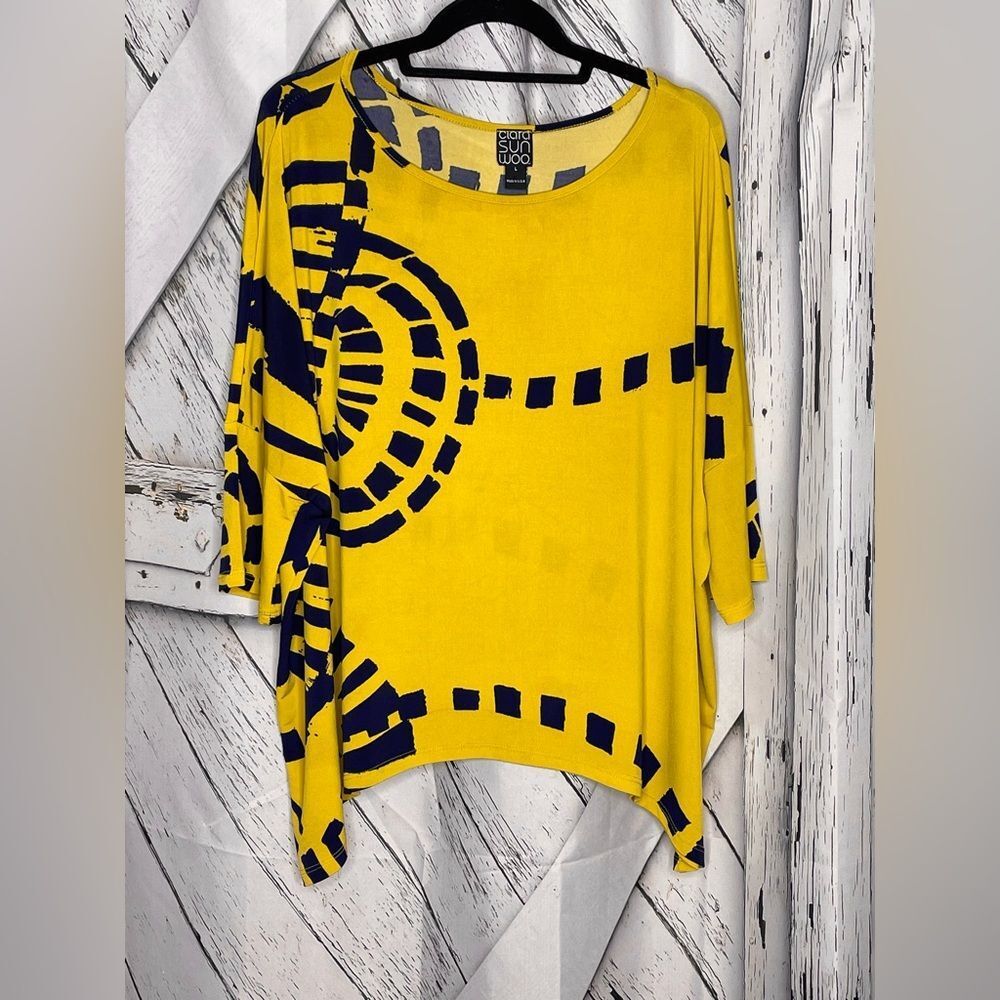 Clara Sun Woo Stretch Flatter Fit Yellow & Navy Geometric Asymmetric Top